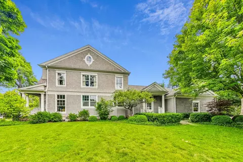 Exterior - 401 E Center Ave, Lake Bluff, IL 60044 photo 5 of 6