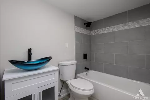 Bath - 205 Renfrew Ave, Dwight, IL 60420 photo 3 of 3