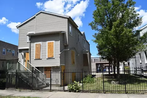 4418 W Montana St, Chicago, IL 60639