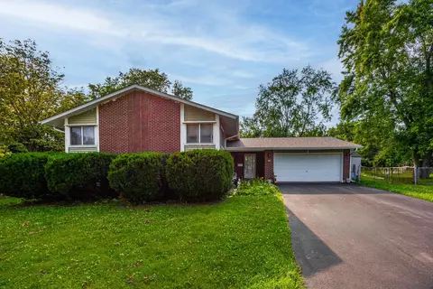 2720 Stonewall Ave, Woodridge, IL 60517