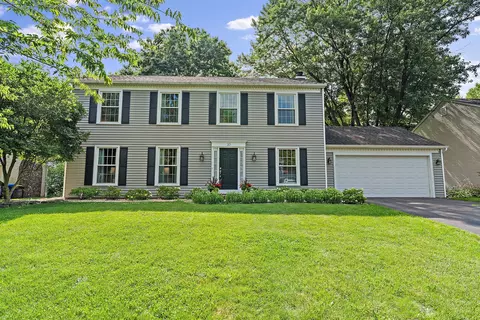 10 Bridgeport Ln, Geneva, IL 60134