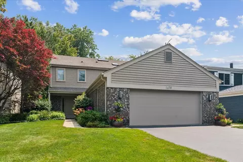 1679 Mccraren Rd, Highland Park, IL 60035