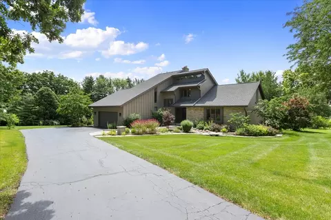 5 N275 Fox Bluff Dr, Saint Charles, IL 60175