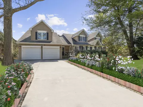 303 Kainer Ave, Barrington, IL 60010