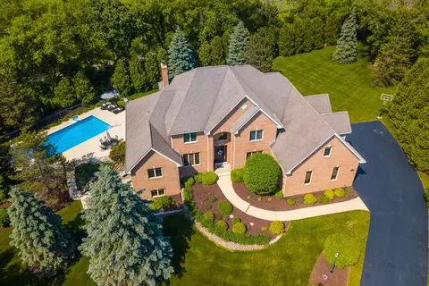 2802 Bergren Ct, Crystal Lake, IL 60012