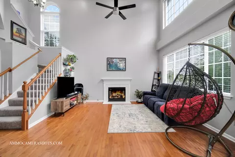 Living - 5527 Azalea Ct, Rolling Meadows, IL 60008 photo 2 of 4