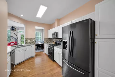 Kitchen - 5527 Azalea Ct, Rolling Meadows, IL 60008 photo 1 of 3