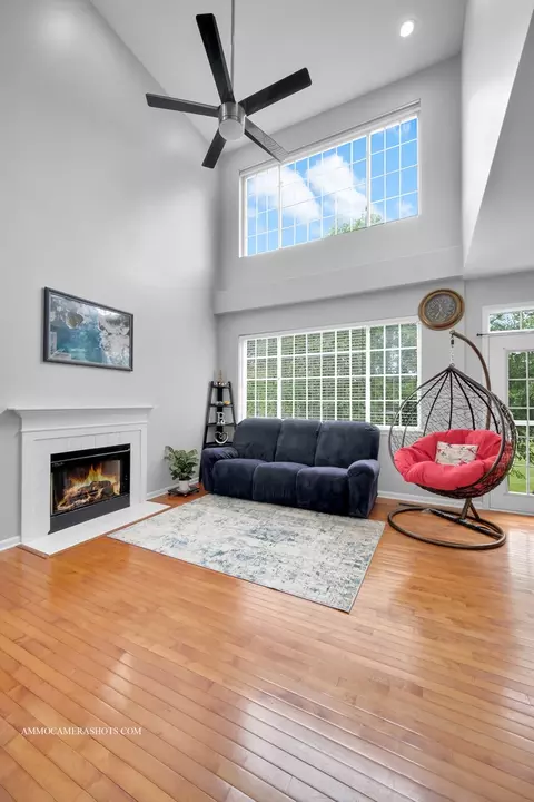 Living - 5527 Azalea Ct, Rolling Meadows, IL 60008 photo 4 of 4