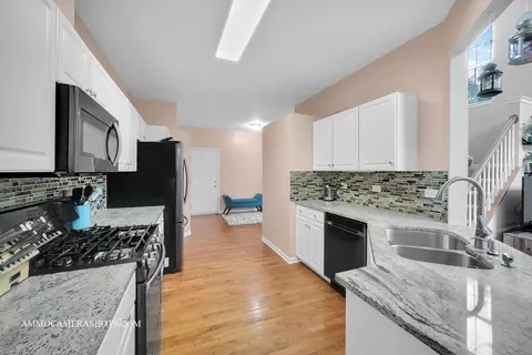 Kitchen - 5527 Azalea Ct, Rolling Meadows, IL 60008 photo 3 of 3