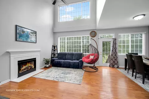 Living - 5527 Azalea Ct, Rolling Meadows, IL 60008 photo 1 of 4