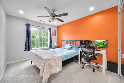 Bedroom - 5527 Azalea Ct, Rolling Meadows, IL 60008 photo 1 of 4