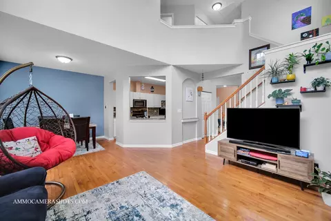 Living - 5527 Azalea Ct, Rolling Meadows, IL 60008 photo 3 of 4