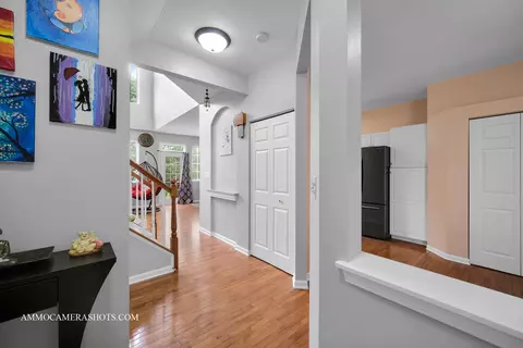 Entry Way - 5527 Azalea Ct, Rolling Meadows, IL 60008 photo 1 of 3