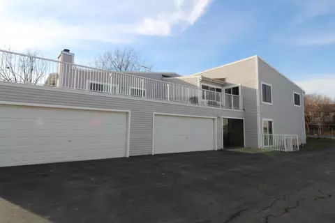 2252 N Baldwin Way #2A, Palatine, IL 60074
