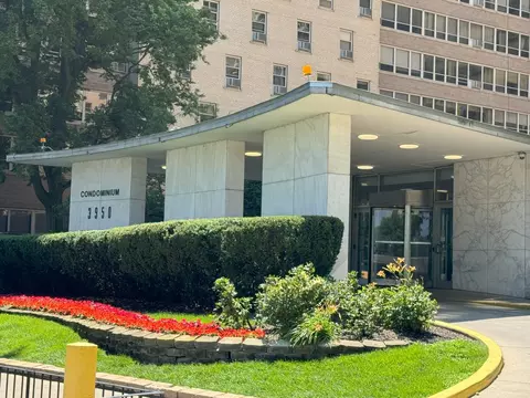 3950 N Lake Shore Dr #202A, Chicago, IL 60613