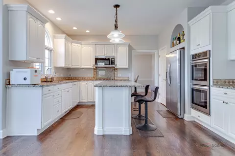 Kitchen - 3559 Stackinghay Dr, Naperville, IL 60564 photo 2 of 4