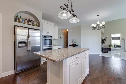 Kitchen - 3559 Stackinghay Dr, Naperville, IL 60564 photo 3 of 4