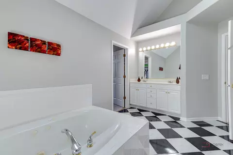 Bath - 3559 Stackinghay Dr, Naperville, IL 60564 photo 2 of 6