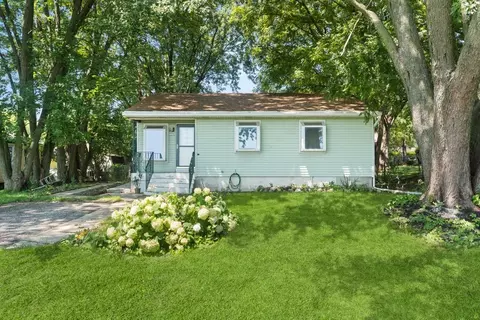 1421 Jefferson St, Lake In The Hills, IL 60156