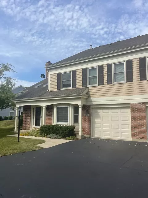 2013 Charter Point Dr, Arlington Heights, IL 60004