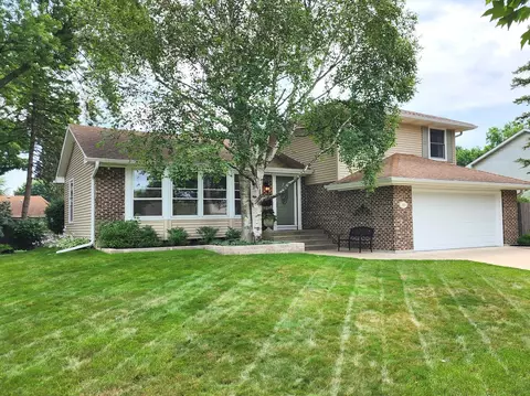 606 Dawes St, Libertyville, IL 60048