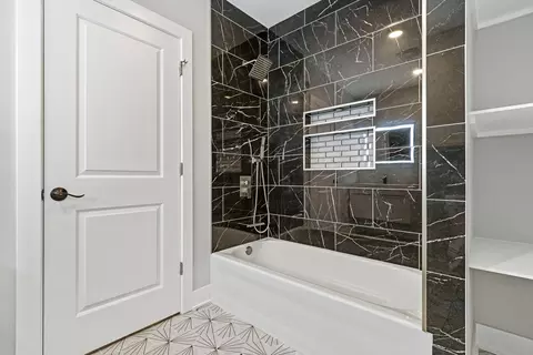 Bath - 43 N Pine Ave, Chicago, IL 60644 photo 4 of 6