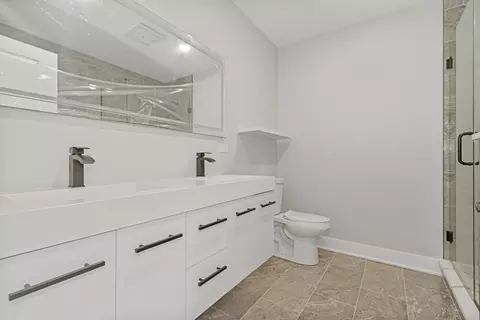 Bath - 43 N Pine Ave, Chicago, IL 60644 photo 3 of 6