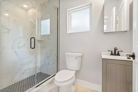 Bath - 43 N Pine Ave, Chicago, IL 60644 photo 1 of 6
