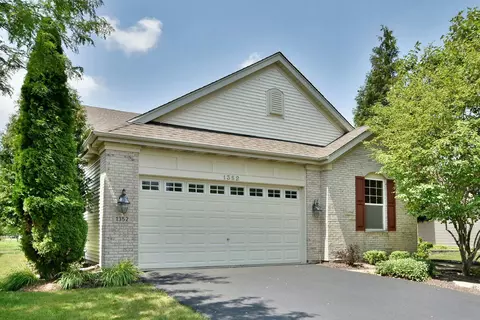 1352 Mansfield Dr, Aurora, IL 60502