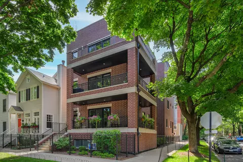 2656 N Wayne Ave #3, Chicago, IL 60614