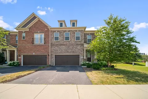 348 Camberley Ln, Lincolnshire, IL 60069