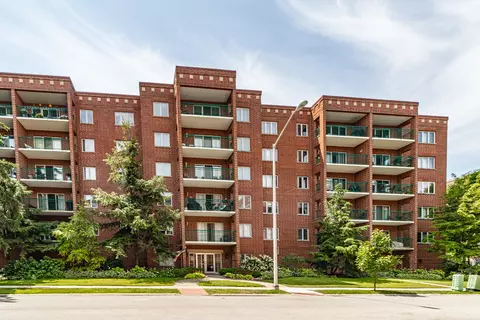 1685 Mill St #301, Des Plaines, IL 60016