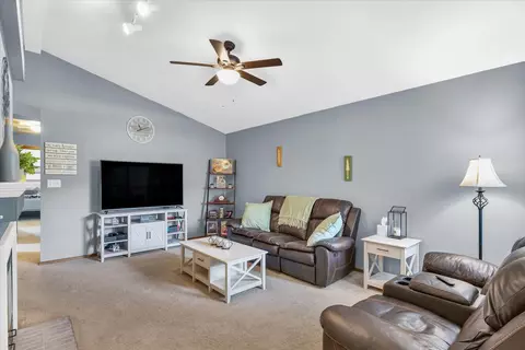 510 E Maple St, Ogden, IL 61859 photo 6