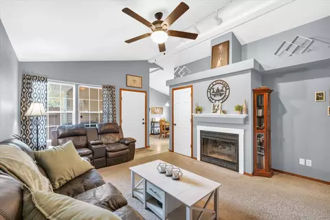 510 E Maple St, Ogden, IL 61859 photo 9