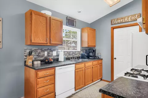 510 E Maple St, Ogden, IL 61859 photo 13