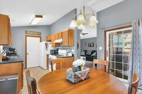 510 E Maple St, Ogden, IL 61859 photo 16