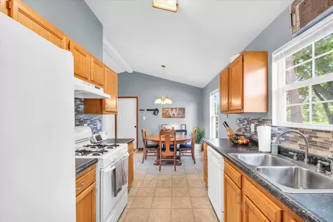 510 E Maple St, Ogden, IL 61859 photo 18
