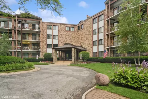 250 W Parliament Pl #103, Mount Prospect, IL 60056