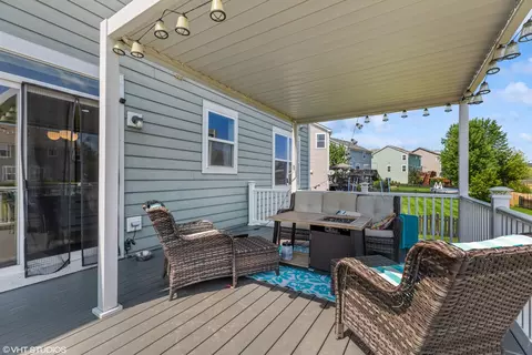 Exterior - 3073 Wickenden Ave, Elgin, IL 60124 photo 2 of 3