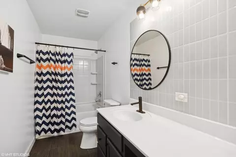 Bath - 3073 Wickenden Ave, Elgin, IL 60124 photo 2 of 2