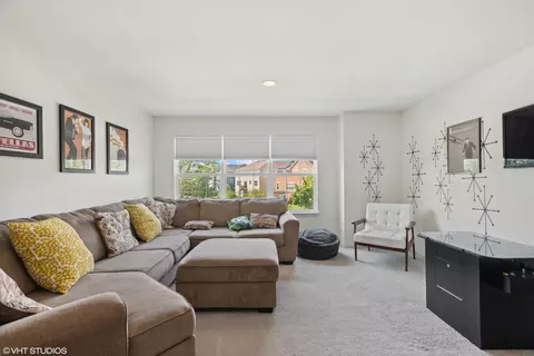Living - 3073 Wickenden Ave, Elgin, IL 60124 photo 2 of 2