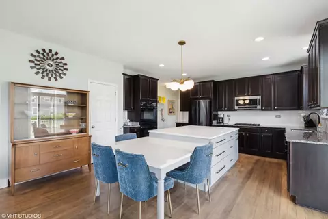 Kitchen - 3073 Wickenden Ave, Elgin, IL 60124 photo 1 of 2