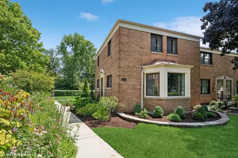 145 Fellows Ct, Elmhurst, IL 60126