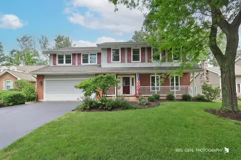 526 Whispering Pines Rd, Lindenhurst, IL 60046