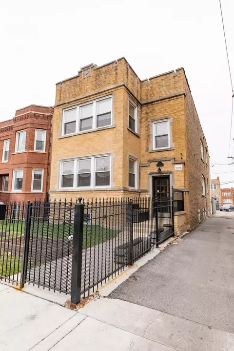 4014 W Nelson St, Chicago, IL 60641 photo 1