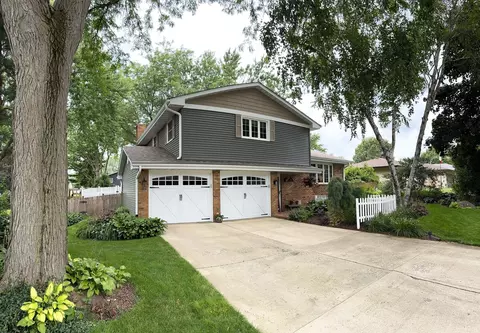 615 S Goodling St, Winnebago, IL 61088