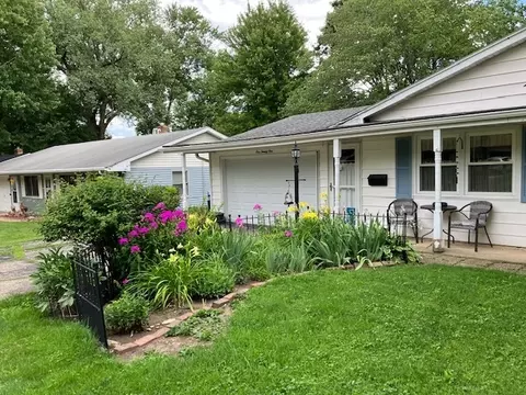 121 Joanne Ln, Dekalb, IL 60115