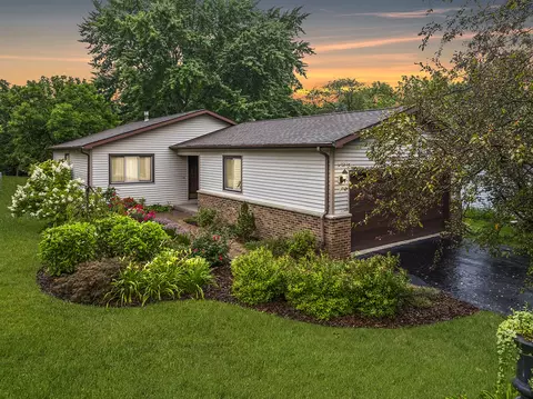 3813 Tulip St, Crystal Lake, IL 60014