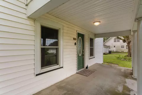 Exterior - 103 S John St, Longview, IL 61852 photo 2 of 4