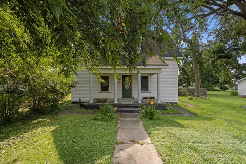 103 S John St, Longview, IL 61852
